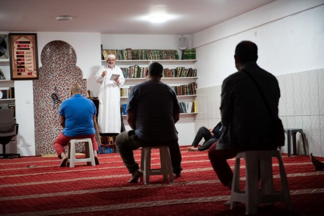 Un prêche dans une mosquée de Marseille, en mai 2020. © Clément Mahoudeau / AFP
