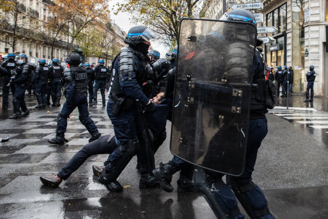 A la manifestation contre la loi sécurité globale, à Paris, le 12 décembre 2020 © Jerome Gilles / NurPhoto via AFP