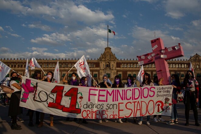 Manifestation à Mexico, le 25 novembre 2020, pour réclamer la fin des violences envers les femmes. © EYEPIX/NURPHOTO /AFP Manifestation à Mexico, le 25 novembre 2020, pour réclamer la fin des violences envers les femmes. © EYEPIX/NURPHOTO /AFP