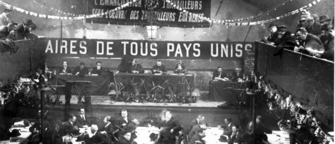 La tribune du congrès de Tours (1920).
