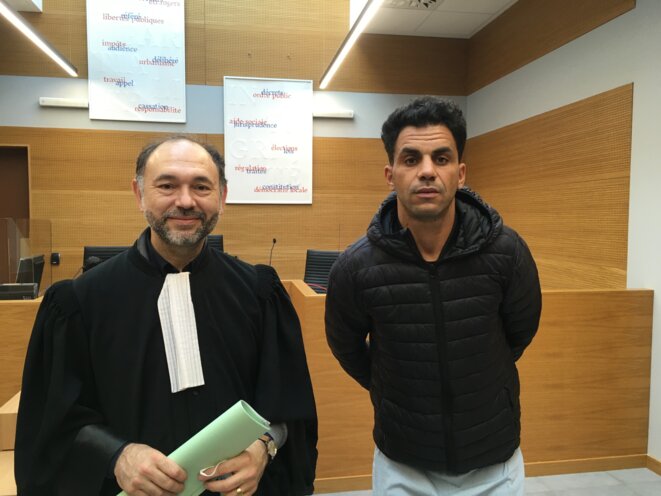 Maître Samih Abid et Aymen Barhoumi au tribunal administratif de Nice le 18 décembre 2020. © HC