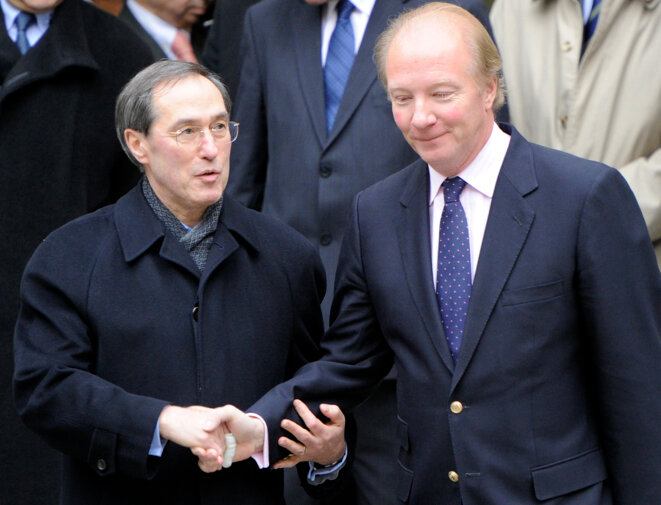 Claude Guéant et Brice Hortefeux, en février 2011, au ministère de l'intérieur. © LIONEL BONAVENTURE/AFP