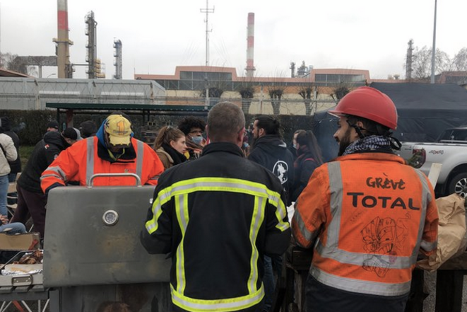 Piquet de grève à la raffinerie Total de Grandpuits, le 7 janvier 2020. © MJ