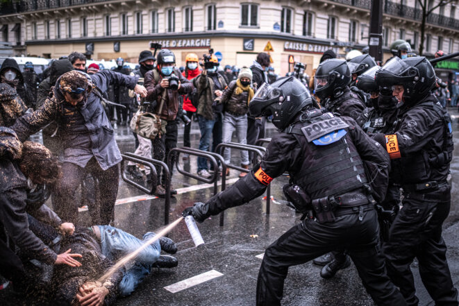 Lors de la manifestation contre la loi Sécurité globale, à Paris, le 12 décembre. © Fabien Pallueau/NurPhoto via AFP Lors de la manifestation contre la loi Sécurité globale, à Paris, le 12 décembre. © Fabien Pallueau/NurPhoto via AFP