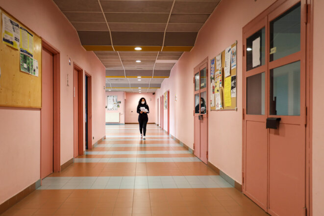 Au lycée Guillaume Apollinaire de Nice © ARIE BOTBOL / Hans Lucas / Hans Lucas via AFP Au lycée Guillaume Apollinaire de Nice © ARIE BOTBOL / Hans Lucas / Hans Lucas via AFP
