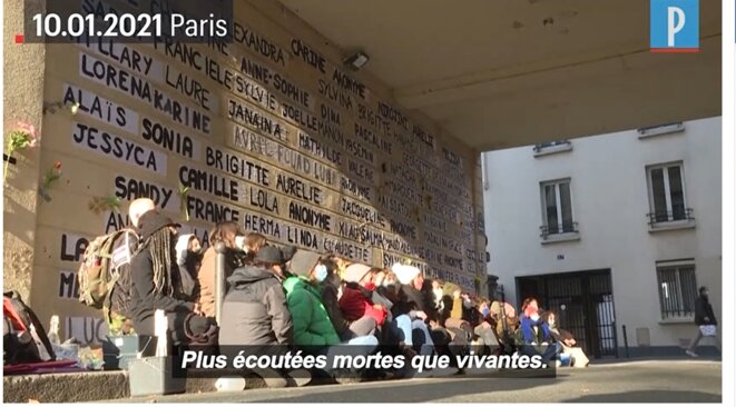 Collectif Du Pain et Des Roses, « Les Colleuses », action du 11 janvier à Paris : 111 femmes tuées en 2020 (meurtres conjugaux et autres). Image Le Parisien. Collectif Du Pain et Des Roses, « Les Colleuses », action du 11 janvier à Paris : 111 femmes tuées en 2020 (meurtres conjugaux et autres). Image Le Parisien.