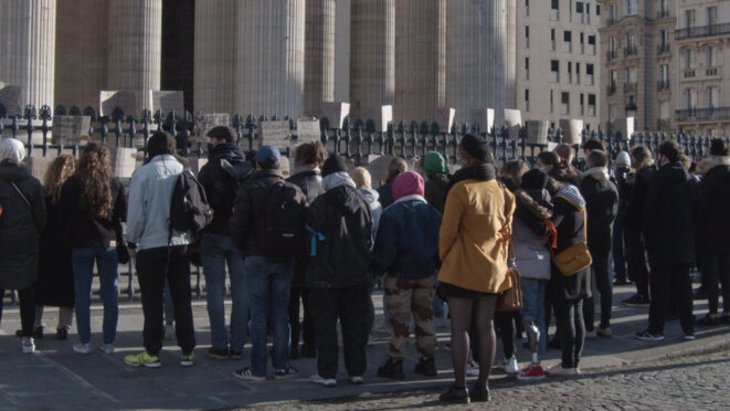 Minute de silence en mémoire des étudiant.es suicidé.es et en soutiens avec celleux ayant effectué des tentatives de suicide. © Noox Minute de silence en mémoire des étudiant.es suicidé.es et en soutiens avec celleux ayant effectué des tentatives de suicide. © Noox