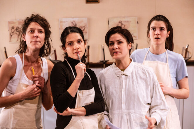"Tiens ta garde" MISE EN SCÈNE Clara Bonnet, Marie-Ange Gagnaux, Aurélia Lüscher, Itto Mehdaoui et Maybie Vareilles ÉCRITURE le Collectif Marthe et Guillaume Cayet © Jean-Louis Fernandez "Tiens ta garde" MISE EN SCÈNE Clara Bonnet, Marie-Ange Gagnaux, Aurélia Lüscher, Itto Mehdaoui et Maybie Vareilles ÉCRITURE le Collectif Marthe et Guillaume Cayet © Jean-Louis Fernandez