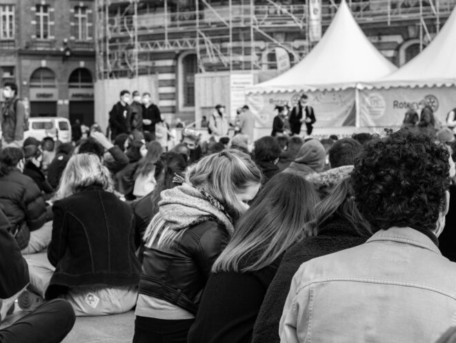 Des centaines d'étudiants et de professeurs place du Capitole à Toulouse © Justin Carrette Des centaines d'étudiants et de professeurs place du Capitole à Toulouse © Justin Carrette