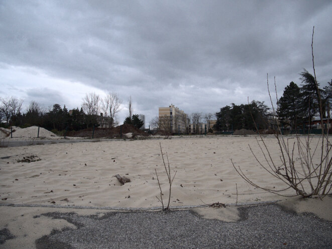 Ce qu'il reste de Valence Plage, le complexe dont le maire a décidé la suppression peu de temps après son élection. © Octavie Maurel Ce qu'il reste de Valence Plage, le complexe dont le maire a décidé la suppression peu de temps après son élection. © Octavie Maurel
