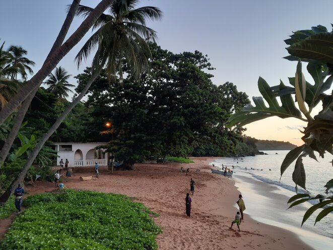 Les mosquées pourraient bientôt être contraintes à la fermeture à Mayotte. Ici celle sur la plage de M'Tsangadoua. © JS