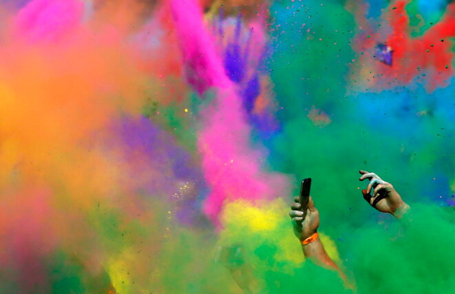 Colour Run à Sidney en 2013 utilisant des colorants alimentaires qui sont pour certains des pigments synthétiques © Daniel Munoz - Reuters Colour Run à Sidney en 2013 utilisant des colorants alimentaires qui sont pour certains des pigments synthétiques © Daniel Munoz - Reuters