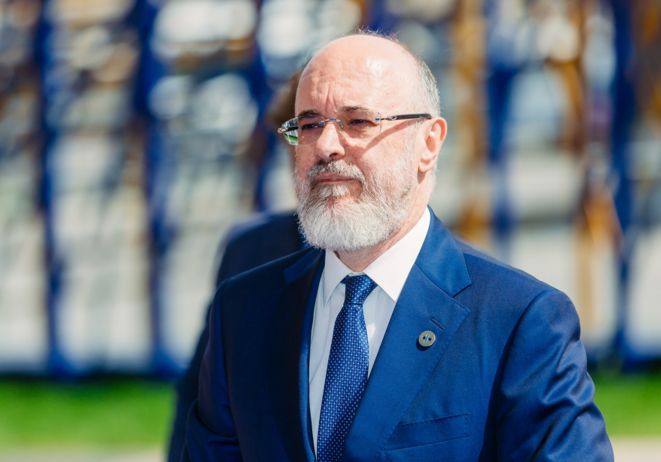 Clemens Martin Auer, co-négociateur en chef des contrats sur les vaccins à Bruxelles, et envoyé spécial pour la santé auprès de l’Autriche, ici en 2017 © Wikipedia.