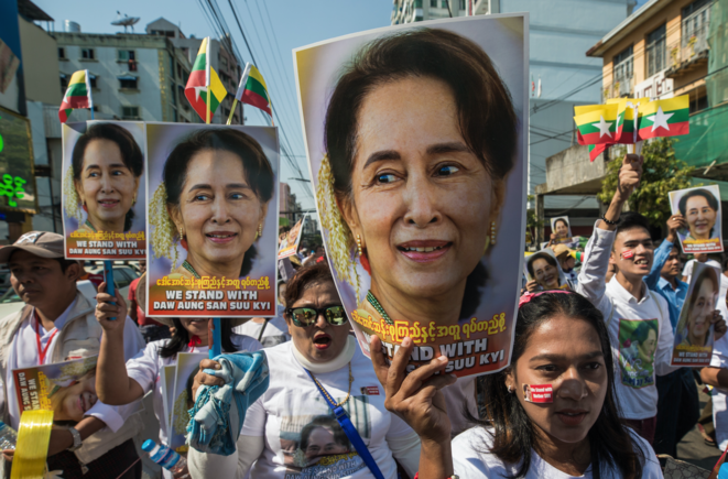Foto de archivo de una manifestación de apoyo a Aung San Suu Ki el 10 de diciembre de 2019. © Sai Aung Main/AFP Foto de archivo de una manifestación de apoyo a Aung San Suu Ki el 10 de diciembre de 2019. © Sai Aung Main/AFP
