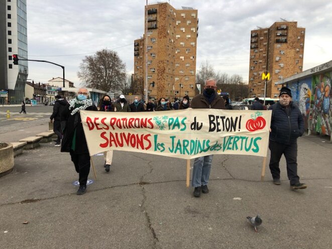 Rassemblement de jardinier·e·s des vertus contre la piscine « olympique », 20 janvier 2021 (JL). Rassemblement de jardinier·e·s des vertus contre la piscine « olympique », 20 janvier 2021 (JL).