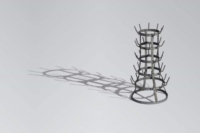 Marcel Duchamp, Porte-bouteilles (ou Égouttoir), 1914 / 1964, fer galvanisé, Centre Pompidou, Paris. Marcel Duchamp, Porte-bouteilles (ou Égouttoir), 1914 / 1964, fer galvanisé, Centre Pompidou, Paris.