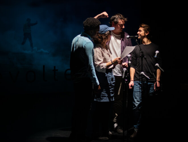 Georges à terre, au Festival de Théâtre de l'Université Laval 2019 (de gauche à droite) : Irdens Exantus, Anna Sanchez, Louis Carrière, Jonathan Massove Guerville © Patrice Levesque Georges à terre, au Festival de Théâtre de l'Université Laval 2019 (de gauche à droite) : Irdens Exantus, Anna Sanchez, Louis Carrière, Jonathan Massove Guerville © Patrice Levesque