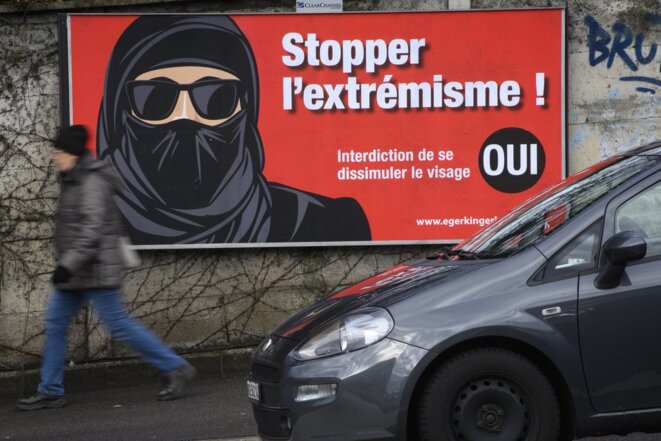 Formellement, c’est le Comité d’Egerkingen qui a lancé cette initiative populaire. Mais il est principalement composé de dirigeants de l’UDC qui se sont adjoints des alliés d’extrême-droite et d’autres personnalités. Mais c’est bien l’UDC qui est à la manœuvre. Ce faux-nez ne saurait duper que ceux qui veulent bien l’être ! Formellement, c’est le Comité d’Egerkingen qui a lancé cette initiative populaire. Mais il est principalement composé de dirigeants de l’UDC qui se sont adjoints des alliés d’extrême-droite et d’autres personnalités. Mais c’est bien l’UDC qui est à la manœuvre. Ce faux-nez ne saurait duper que ceux qui veulent bien l’être !