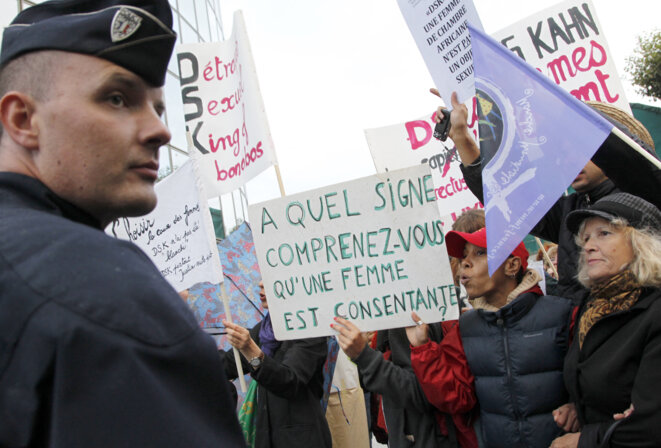 Lors d'une manifestation devant le siège de TF1. © THOMAS SAMSON / AFP