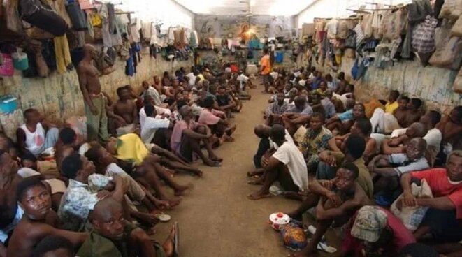 Togo, Prison Civile de Kpalimé où 9 employés du Service de l’administration pénitentiaire (SAP), furent accusés d’avoir torturé à mort un détenu le 15 mai 2018 Togo, Prison Civile de Kpalimé où 9 employés du Service de l’administration pénitentiaire (SAP), furent accusés d’avoir torturé à mort un détenu le 15 mai 2018