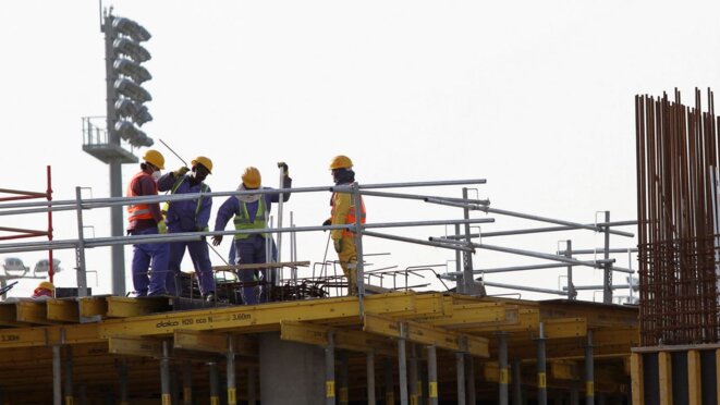 Foreign workers on the Aspire Zone, a multi-sport venue that will include the Khalifa International Stadium in Doha, Qatar © Naseem Zeitoon - Reuters