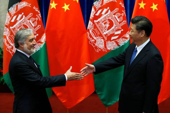 Xi Jinping avec le directeur général de l’Afghanistan, Abdullah Abdullah. Source: Ministère des Affaires étrangères de la RPC. Xi Jinping avec le directeur général de l’Afghanistan, Abdullah Abdullah. Source: Ministère des Affaires étrangères de la RPC.