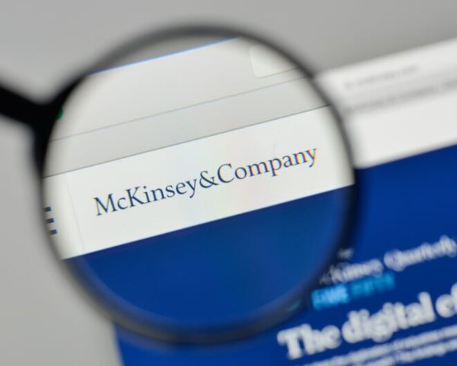 Plan de départs volontaires de fonctionnaires, recours accru aux contractuels, rémunération au mérite... McKinsey & Company en est à l'origine. © Crédit photo : McKinsey, Adobe Stock. Plan de départs volontaires de fonctionnaires, recours accru aux contractuels, rémunération au mérite... McKinsey & Company en est à l'origine. © Crédit photo : McKinsey, Adobe Stock.