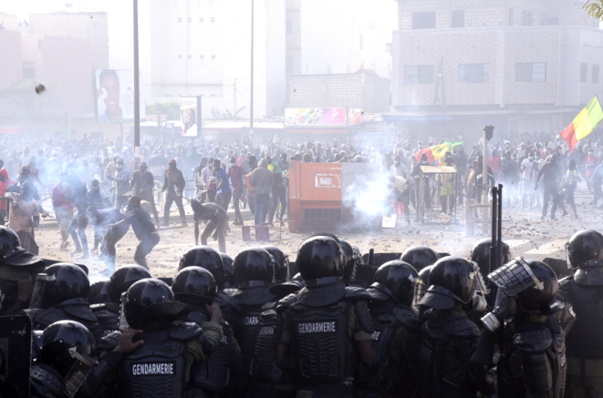 Manifestations tournant à l’émeute, le 5 mars 2021, à Dakar. © Seyllou / AFP