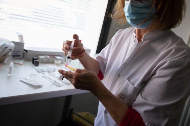 Ouverture de la vaccination à l'hôpital de Périgueux (Dordogne), en janvier. © Romain LONGIERAS / Hans Lucas Ouverture de la vaccination à l'hôpital de Périgueux (Dordogne), en janvier. © Romain LONGIERAS / Hans Lucas