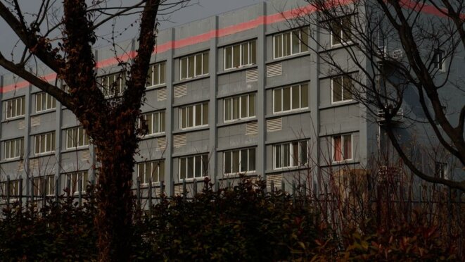 Un dortoir de la Huafu Textile Company, où Buzaynep a été emmené travailler Un dortoir de la Huafu Textile Company, où Buzaynep a été emmené travailler