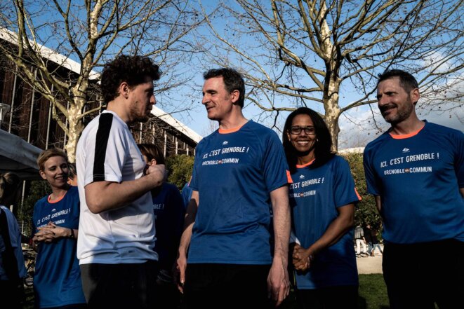 Le 12 mars 2020, à Grenoble, Clémentine Autain, Audrey Pulvar et Julien Bayou se retrouvaient sur le même terrain de foot pour un match « unitaire » organisé par François Ruffin. © Jeff Pachoud / AFP Le 12 mars 2020, à Grenoble, Clémentine Autain, Audrey Pulvar et Julien Bayou se retrouvaient sur le même terrain de foot pour un match « unitaire » organisé par François Ruffin. © Jeff Pachoud / AFP