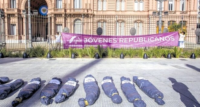 Sacs mortuaires, Palais présidentiel © Alejandro Pagni, AFP Sacs mortuaires, Palais présidentiel © Alejandro Pagni, AFP