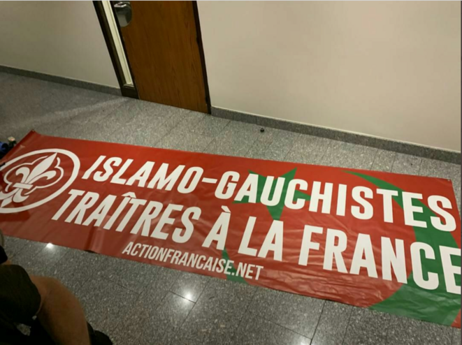 Banderole abandonnée par les militants d'Action
                française © Compte twitter de Myriam Martin