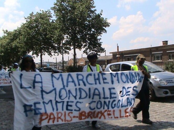 freddy-mulongo-marche-femme