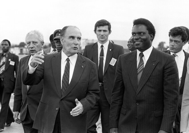 Le président français François Mitterrand, à Kigali (Rwanda), avec son homologue rwandais Juvénal Habyarimana, en décembre 1984. © Georges GOBET / AFP Le président français François Mitterrand, à Kigali (Rwanda), avec son homologue rwandais Juvénal Habyarimana, en décembre 1984. © Georges GOBET / AFP