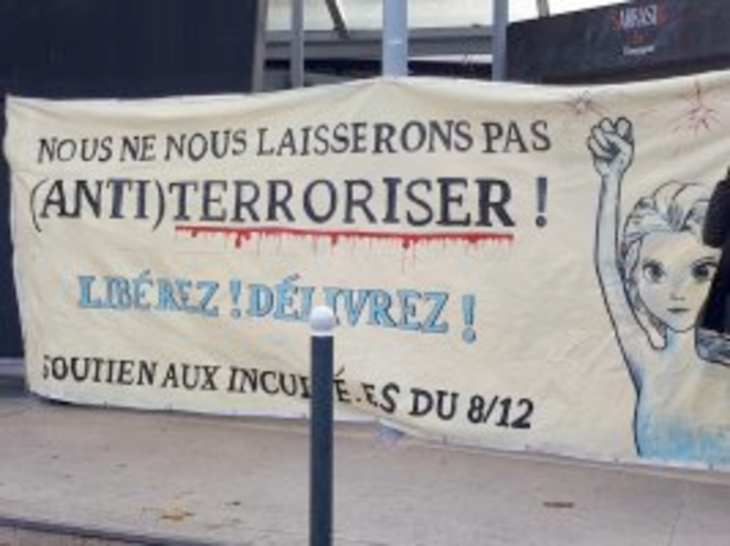 Sur le blog de soutien aux
personnes mises en examen le 8 décembre 2020 Sur le blog de soutien aux personnes mises en examen
le 8 décembre 2020