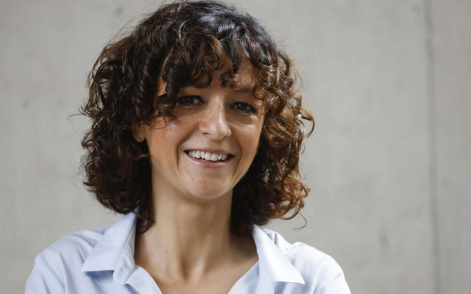 Emmanuelle Charpentier est un pur produit de l'Université. Elle étudie la biochimie et la microbiologie, puis poursuit sa formation à l'institut Pasteur (1992-1995). Elle obtient en 1995 un doctorat en microbiologie à l'université Pierre-et-Marie-Curie devenue Sorbonne Université. Emmanuelle Charpentier est un pur produit de l'Université. Elle étudie la biochimie et la microbiologie, puis poursuit sa formation à l'institut Pasteur (1992-1995). Elle obtient en 1995 un doctorat en microbiologie à l'université Pierre-et-Marie-Curie devenue Sorbonne Université.