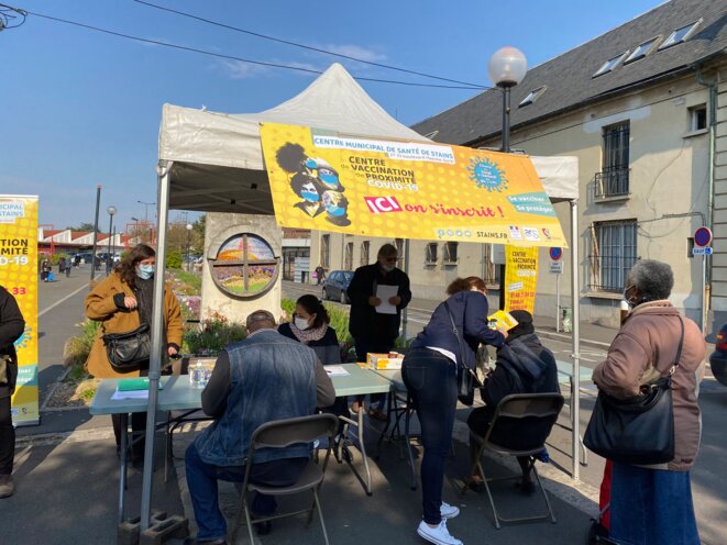 À la mairie de Stains, une campagne d'inscriptions pour la vaccination dans le futur centre de la ville. © Azzedine Taïbi / Twitter À la mairie de Stains, une campagne d'inscriptions pour la vaccination dans le futur centre de la ville. © Azzedine Taïbi / Twitter