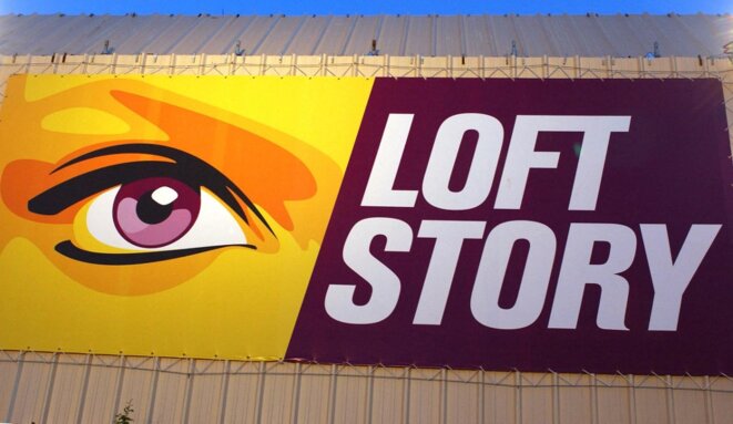 Le logo de « Loft Story » le 25 avril 2002 à la Plaine Saint-Denis lors de la saison 2. © Bertrand Guay/AFP