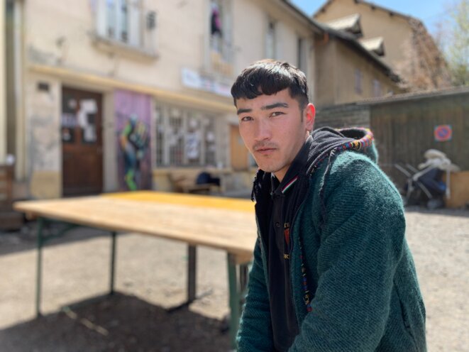 Ezzatollah, un jeune exilé afghan, estime avoir été abîmé par l'Europe. © NB