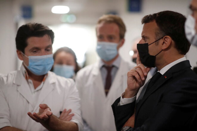 Macron à l'hôpital Foch de Suresnes, le 22 avril 2021. © CHRISTIAN HARTMANN / POOL / AFP Macron à l'hôpital Foch de Suresnes, le 22 avril 2021. © CHRISTIAN HARTMANN / POOL / AFP
