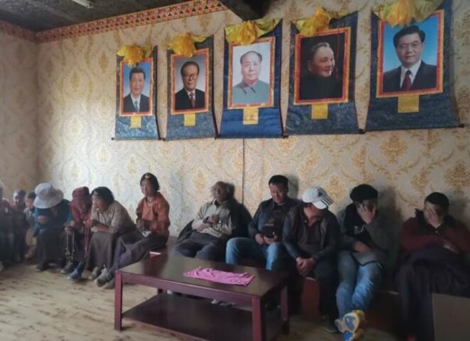 Écoles de nuit obligatoires pour les agriculteurs tibétains dans l’est du Tibet © Anon Écoles de nuit obligatoires pour les agriculteurs tibétains dans l’est du Tibet © Anon