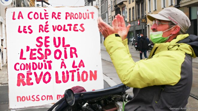 Il appaludit ... et il affirme © Georges-André Photos Il appaludit ... et il affirme © Georges-André Photos