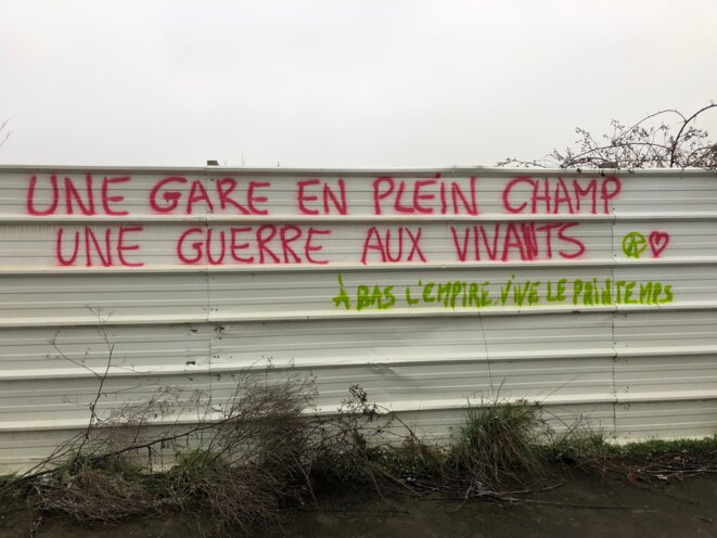 Entrée de la ZAD de Gonesse, en février 2021 (JL). Entrée de la ZAD de Gonesse, en février 2021 (JL).