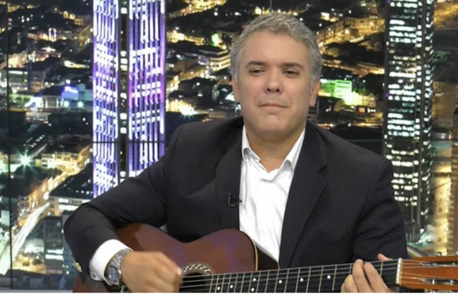 Canal Capital © https://laotravoz.co/el-presidente-duque-le-esta-haciendo-competencia-al-culebrero-de-vijes/ Canal Capital © https://laotravoz.co/el-presidente-duque-le-esta-haciendo-competencia-al-culebrero-de-vijes/