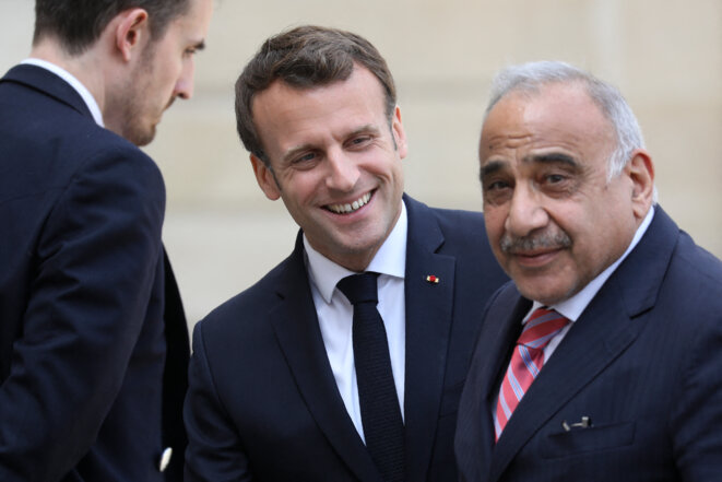 Le président français Emmanuel Macron accueille Adel Abdel-Mehdi, qui est alors premier ministre de l’Irak, le 3 mai 2019 à Paris. © Ludovic MARIN / AFP