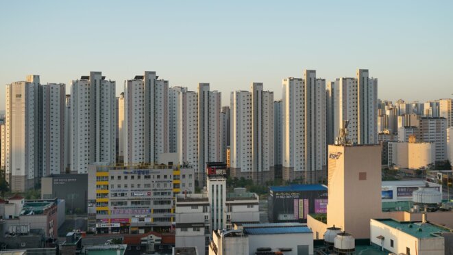 Ils habitent des tours (en Asie)