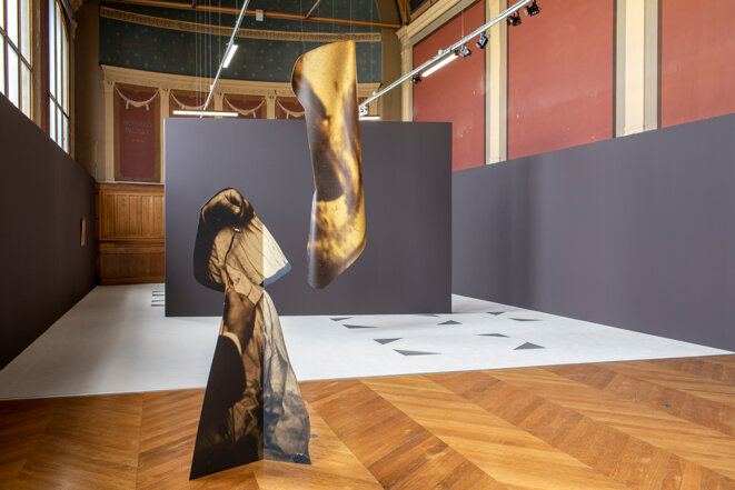 Vue de l'exposition Tout me trouble à la surface, Éléonore False, 2021 Commissaire de l'exposition : Kathy Alliou Palais des Beaux-Arts, Paris © Crédit photo : Nicolas Brasseur Vue de l'exposition Tout me trouble à la surface, Éléonore False, 2021 Commissaire de l'exposition : Kathy Alliou Palais des Beaux-Arts, Paris © Crédit photo : Nicolas Brasseur