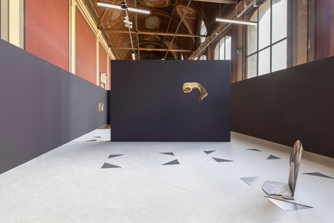Vue de l'exposition Tout me trouble à la surface, Éléonore False, 2021 Commissaire de l'exposition : Kathy Alliou Palais des Beaux-Arts, Paris © Crédit photo : Nicolas Brasseur Vue de l'exposition Tout me trouble à la surface, Éléonore False, 2021 Commissaire de l'exposition : Kathy Alliou Palais des Beaux-Arts, Paris © Crédit photo : Nicolas Brasseur