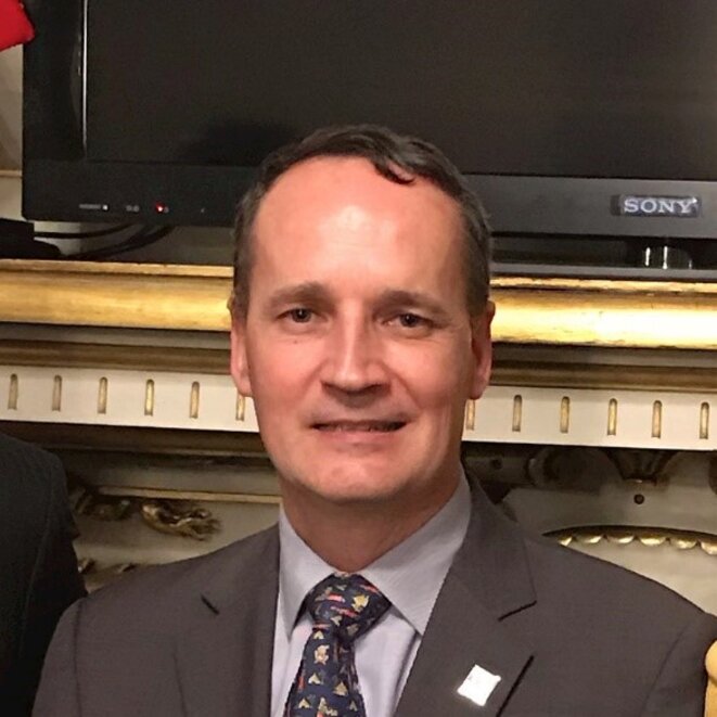Le Lieutenant-colonel Jean-Christophe Berger, Attaché de défense de l’Ambassade de France en Colombie, représentant en Colombie du Ministre des Armées français, notamment chargé de « promouvoir les programmes et matériels de défense ou d’armement français en Colombie ». Le Lieutenant-colonel Jean-Christophe Berger, Attaché de défense de l’Ambassade de France en Colombie, représentant en Colombie du Ministre des Armées français, notamment chargé de « promouvoir les programmes et matériels de défense ou d’armement français en Colombie ».